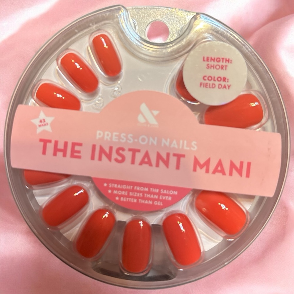 Olive & June The Instant Mani Press-On Nails